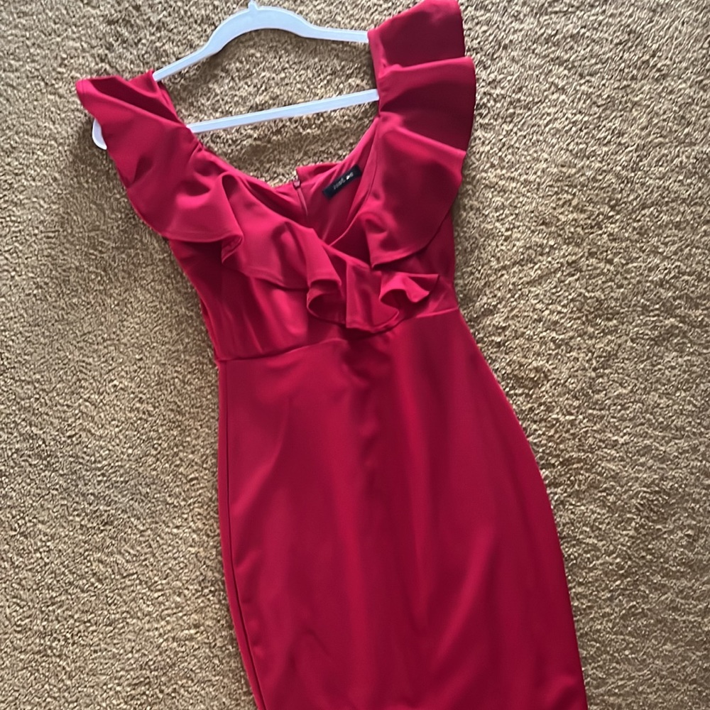 Red ruffled sleeve fitted dress. Small